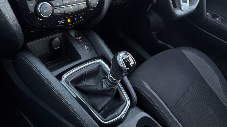 Nissan Qashqai 1.3 DiG-T Acenta Premium 5dr Petrol Hatchback